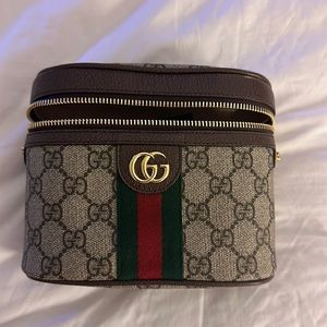 Gucci belt bag is characterized by its versatile character with detachable strap